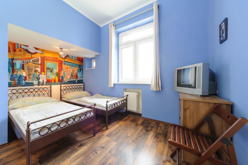 Hostel Blues Bratislava Bagian luar foto