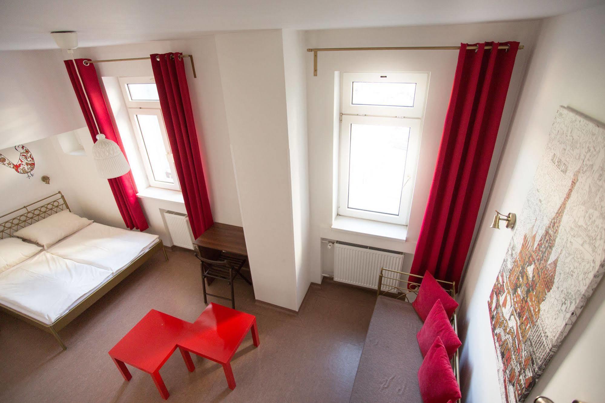 Hostel Blues Bratislava Bagian luar foto