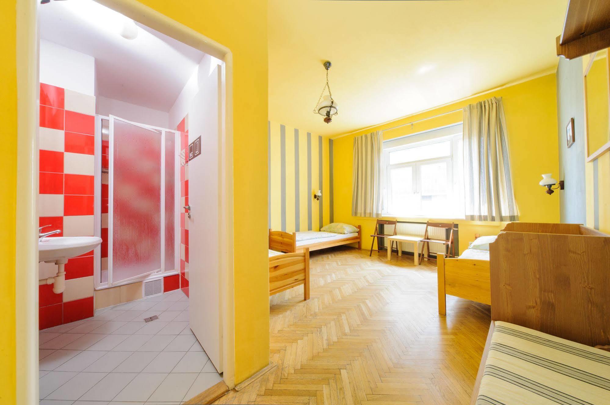Hostel Blues Bratislava Bagian luar foto