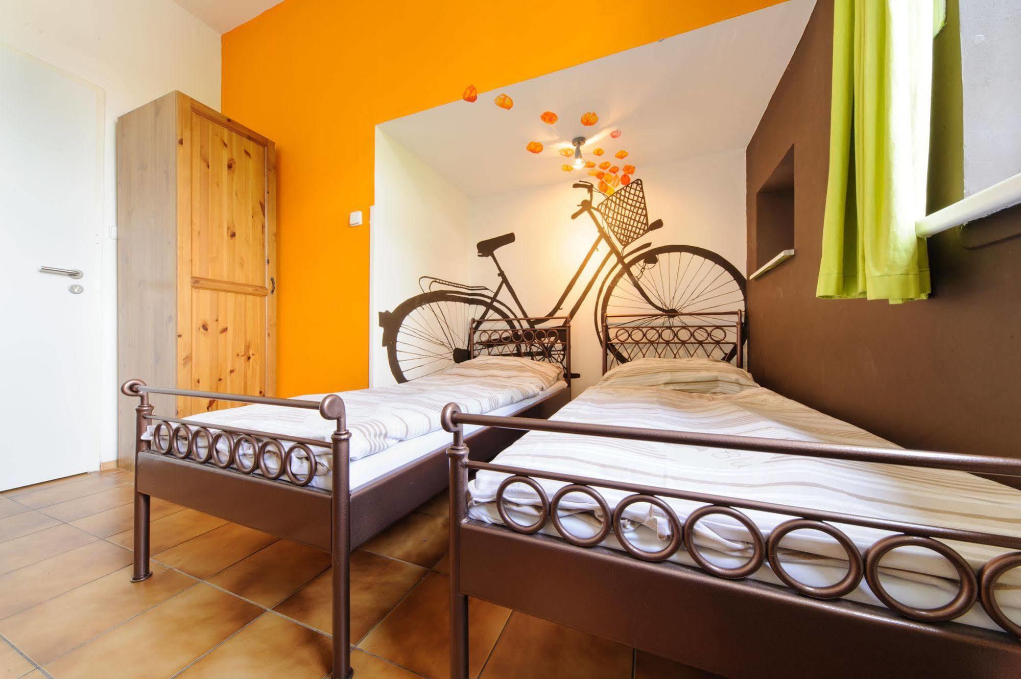 Hostel Blues Bratislava Bagian luar foto