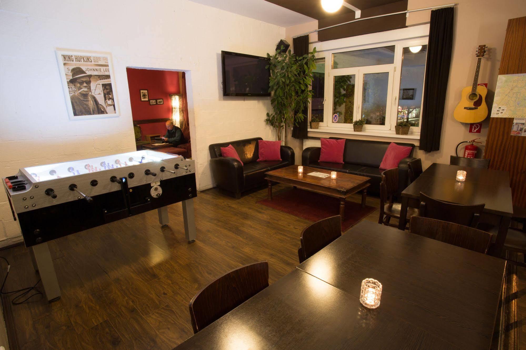 Hostel Blues Bratislava Bagian luar foto