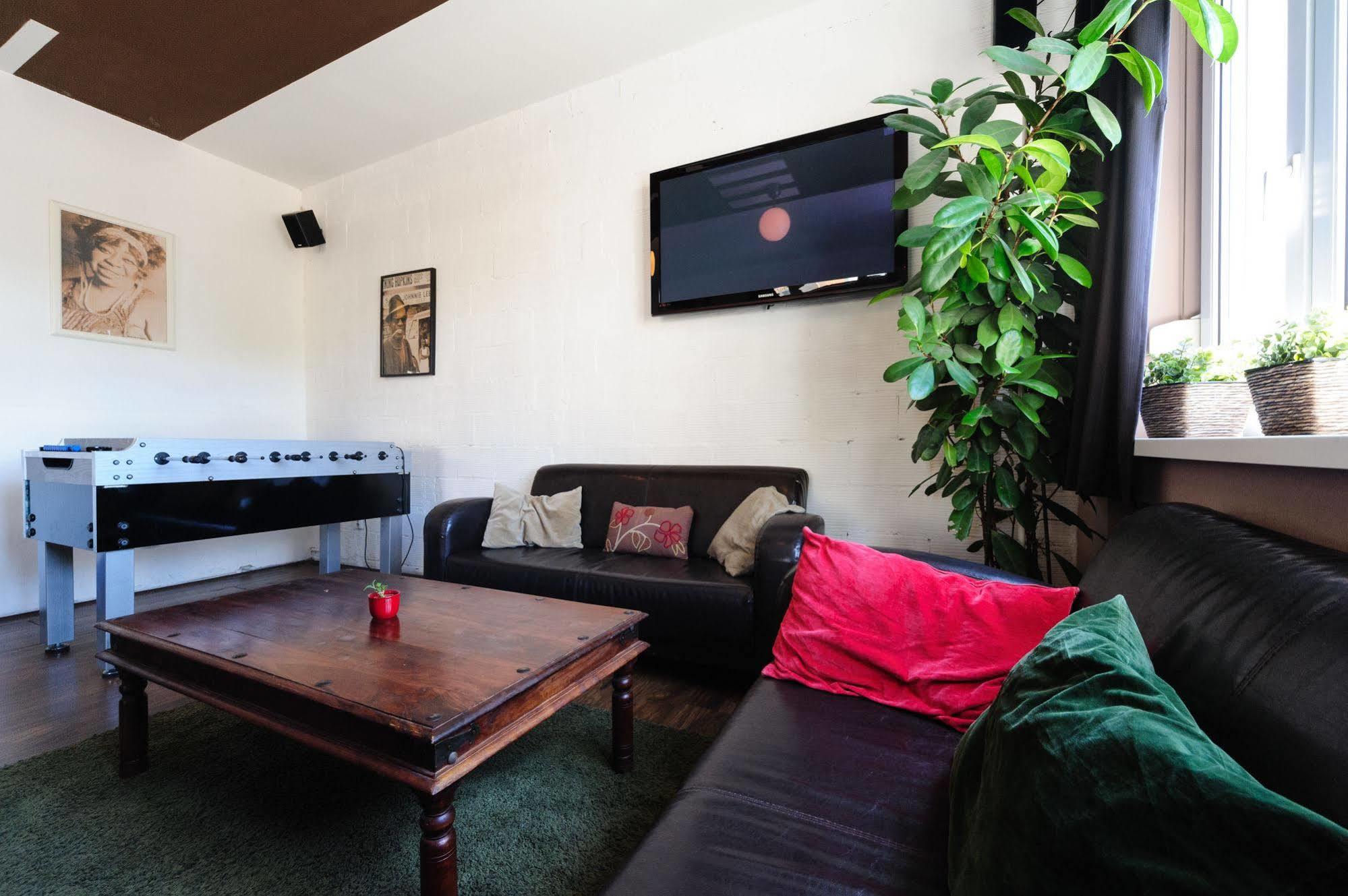 Hostel Blues Bratislava Bagian luar foto